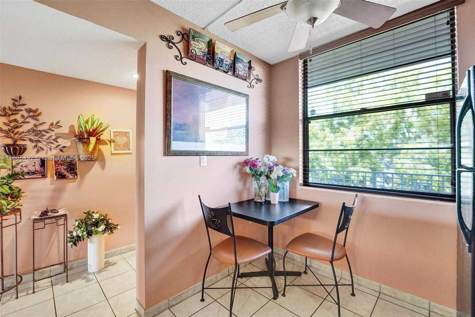 Small Image of 1510 WHITEHALL DR #402, Davie Number 6