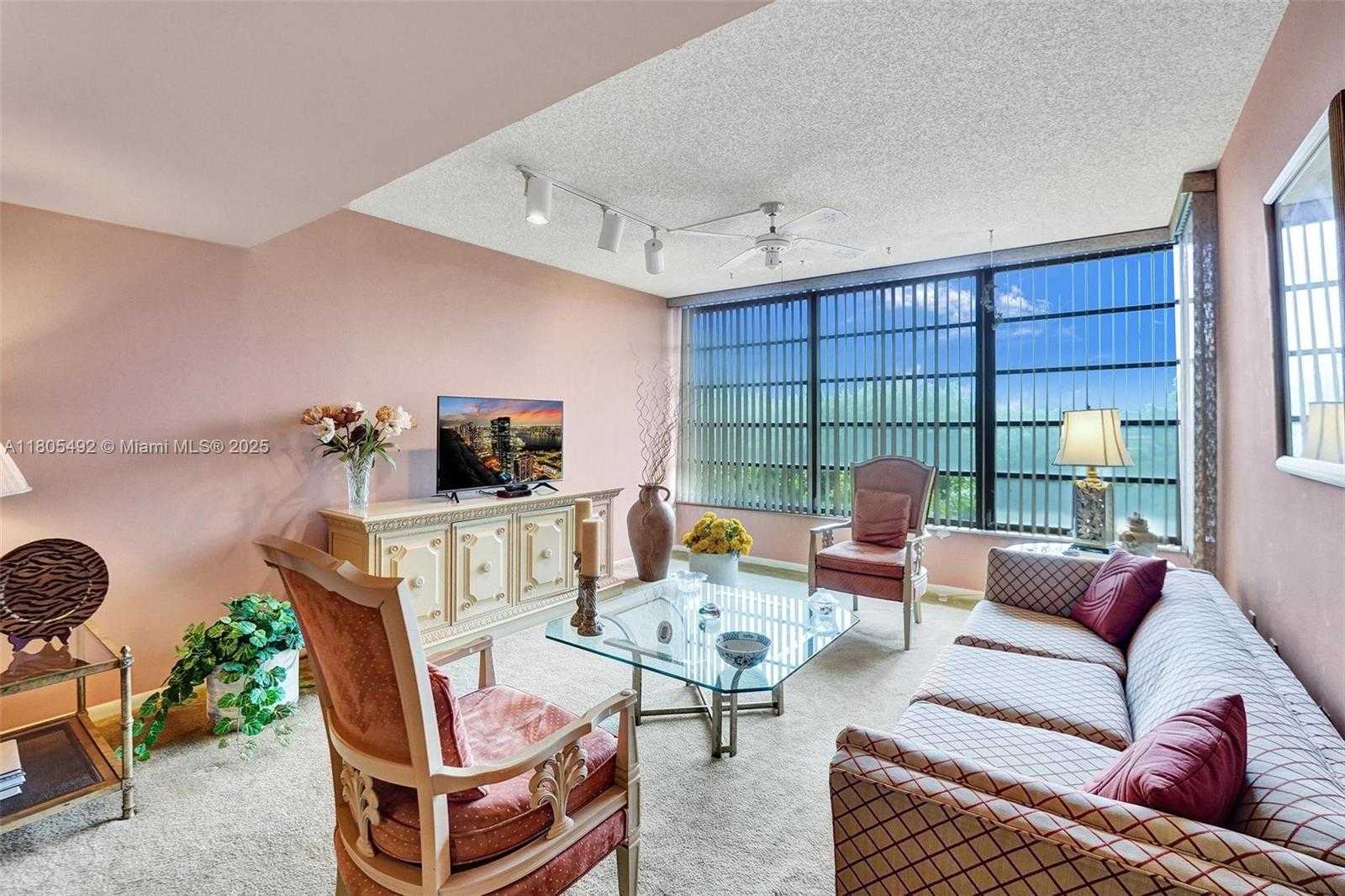 Small Image of 1510 WHITEHALL DR #402, Davie Number 7