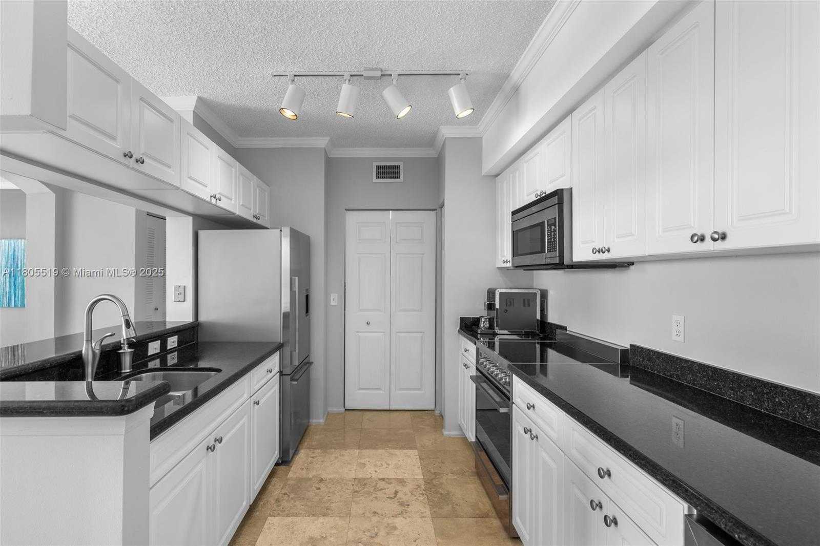 Small Image of 17100 NORTH BAY RD #1608, Sunny Isles Beach Number 13