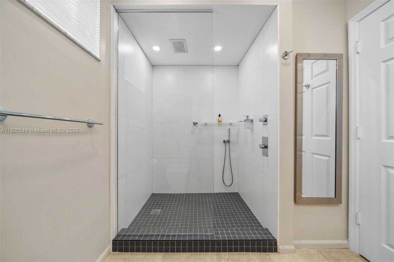 Small Image of 17100 NORTH BAY RD #1608, Sunny Isles Beach Number 31