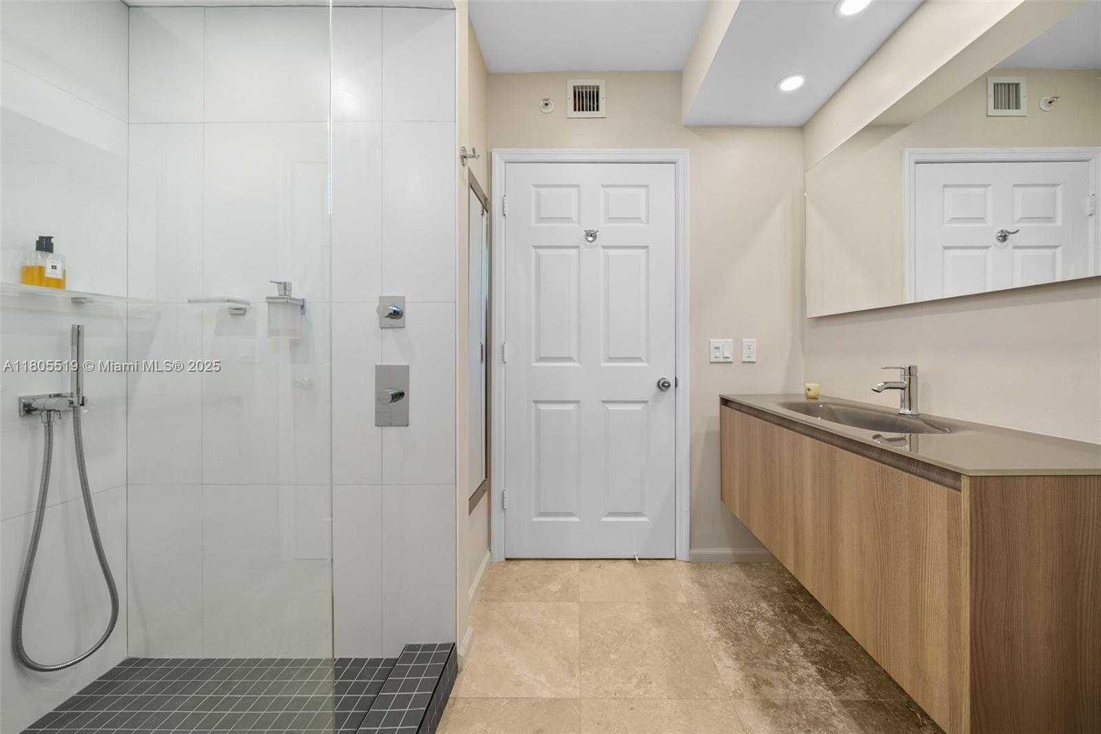 Small Image of 17100 NORTH BAY RD #1608, Sunny Isles Beach Number 32