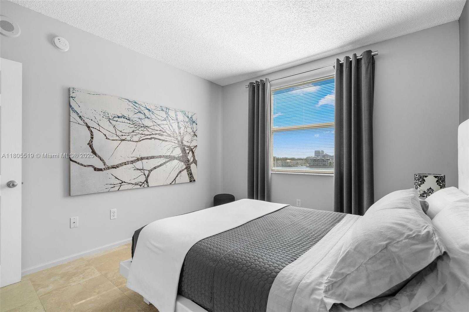 Small Image of 17100 NORTH BAY RD #1608, Sunny Isles Beach Number 35