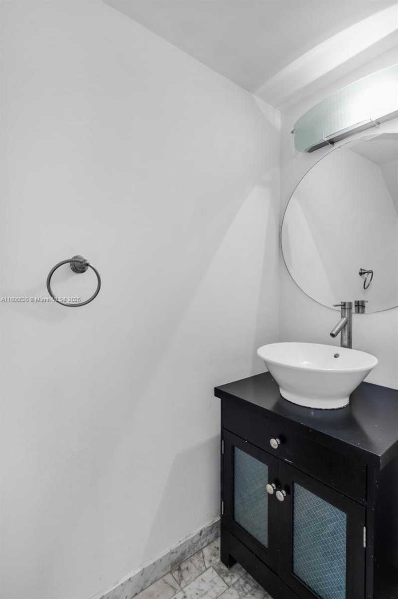Small Image of 10202 SOUTH WEST 77TH CT, Miami Number 11