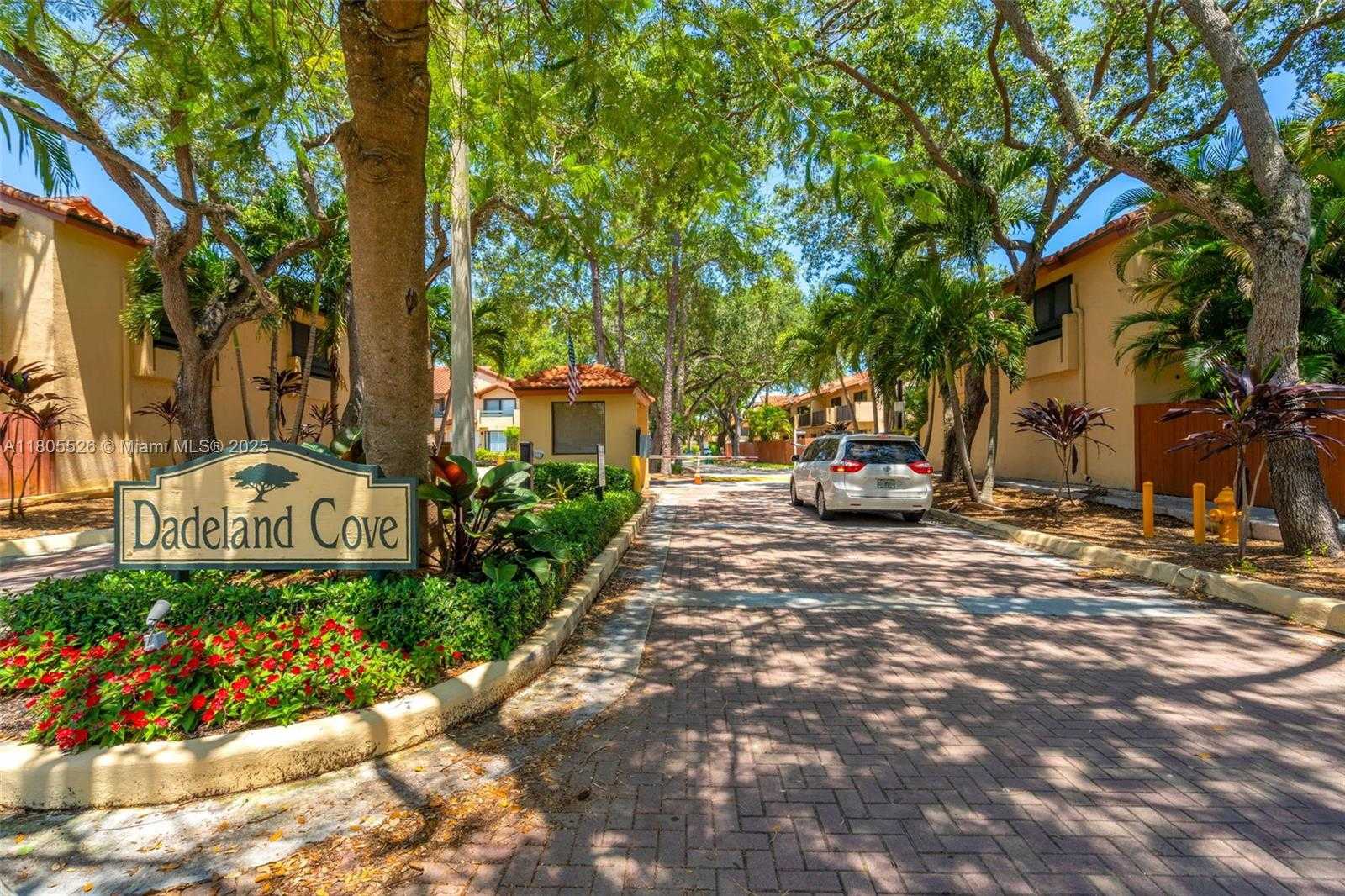 Small Image of 10202 SOUTH WEST 77TH CT, Miami Number 21