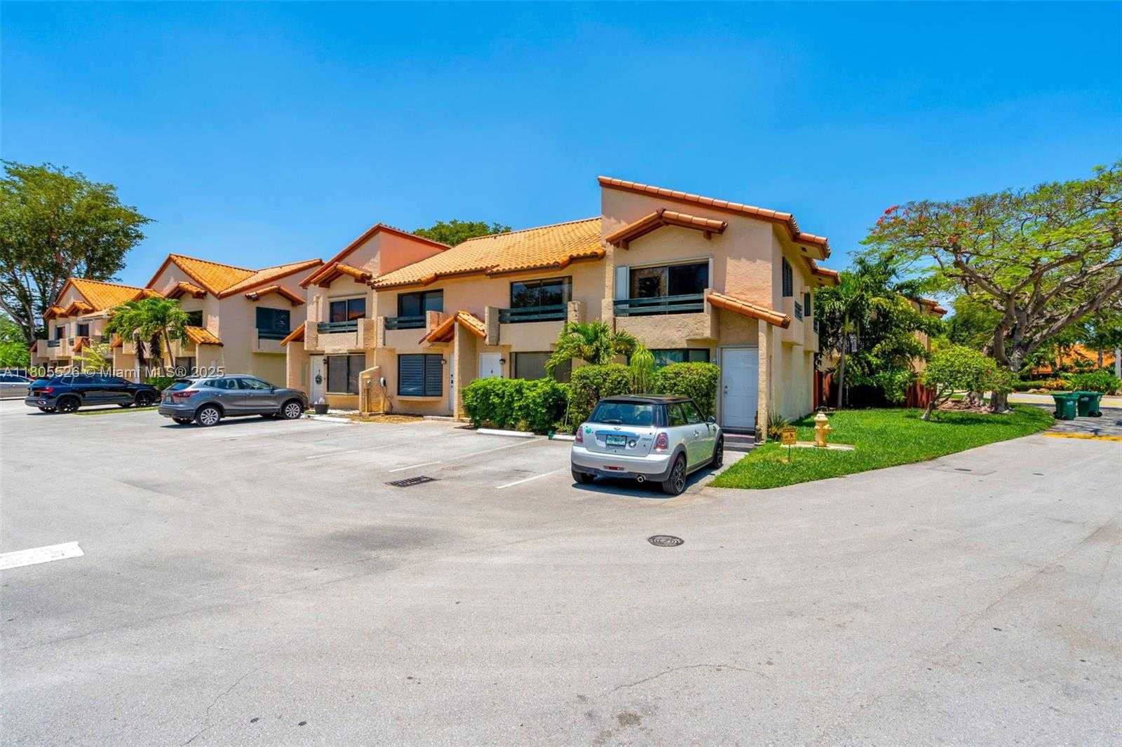 Small Image of 10202 SOUTH WEST 77TH CT, Miami Number 23