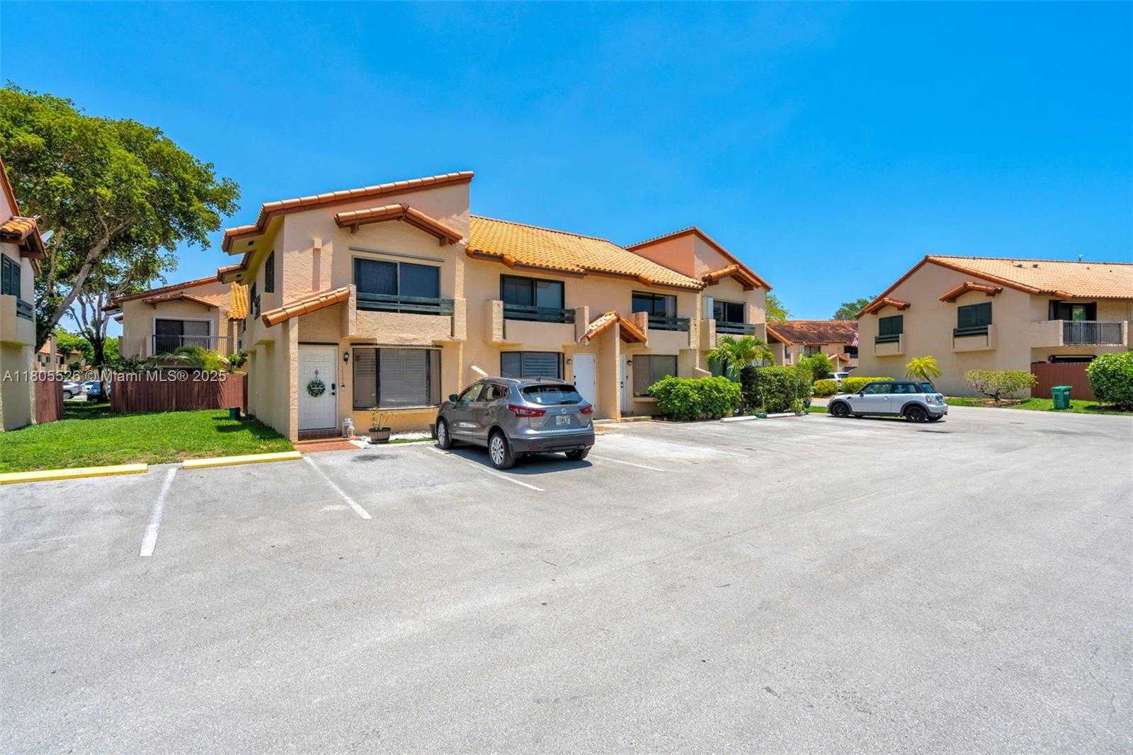 Small Image of 10202 SOUTH WEST 77TH CT, Miami Number 24