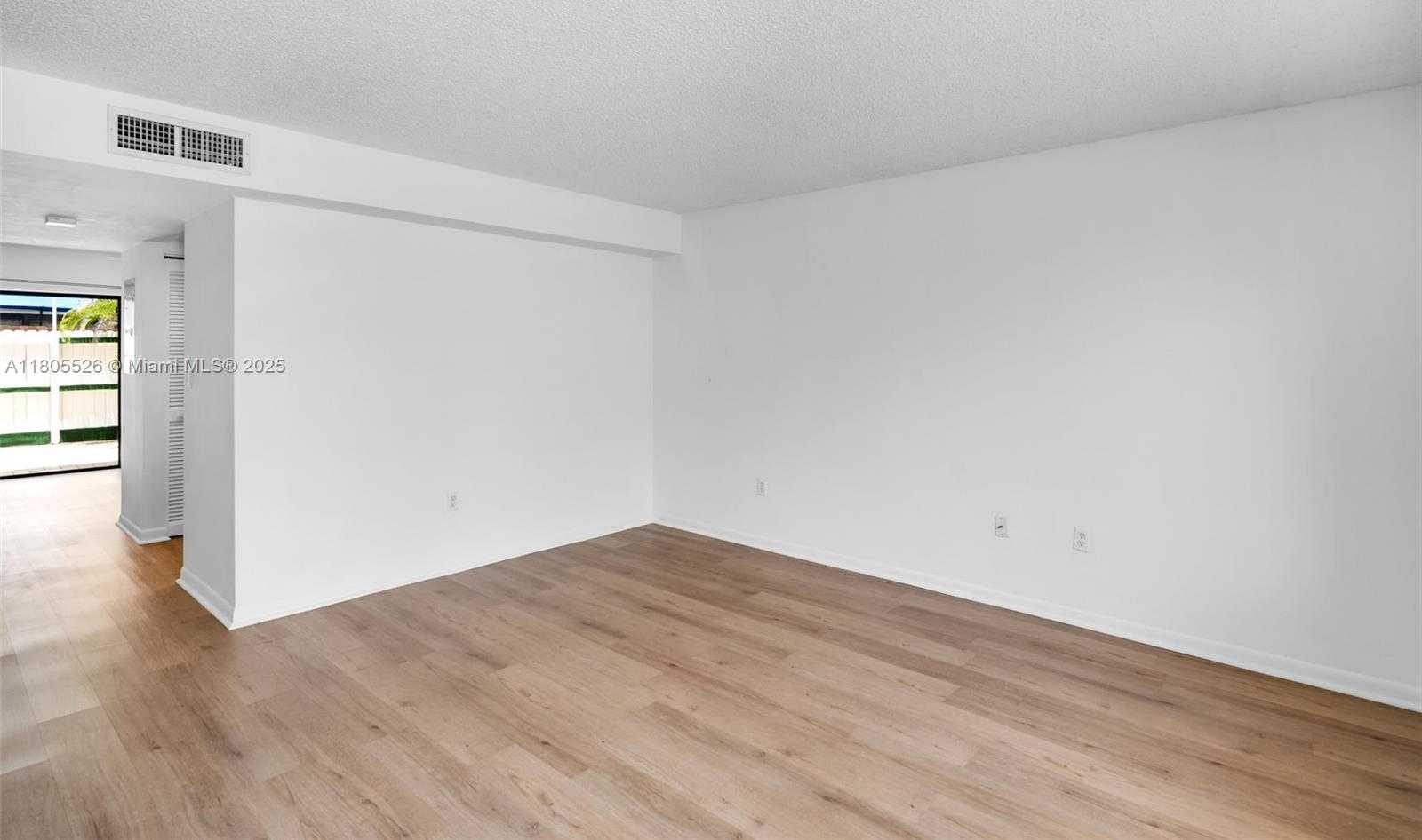 Small Image of 10202 SOUTH WEST 77TH CT, Miami Number 3