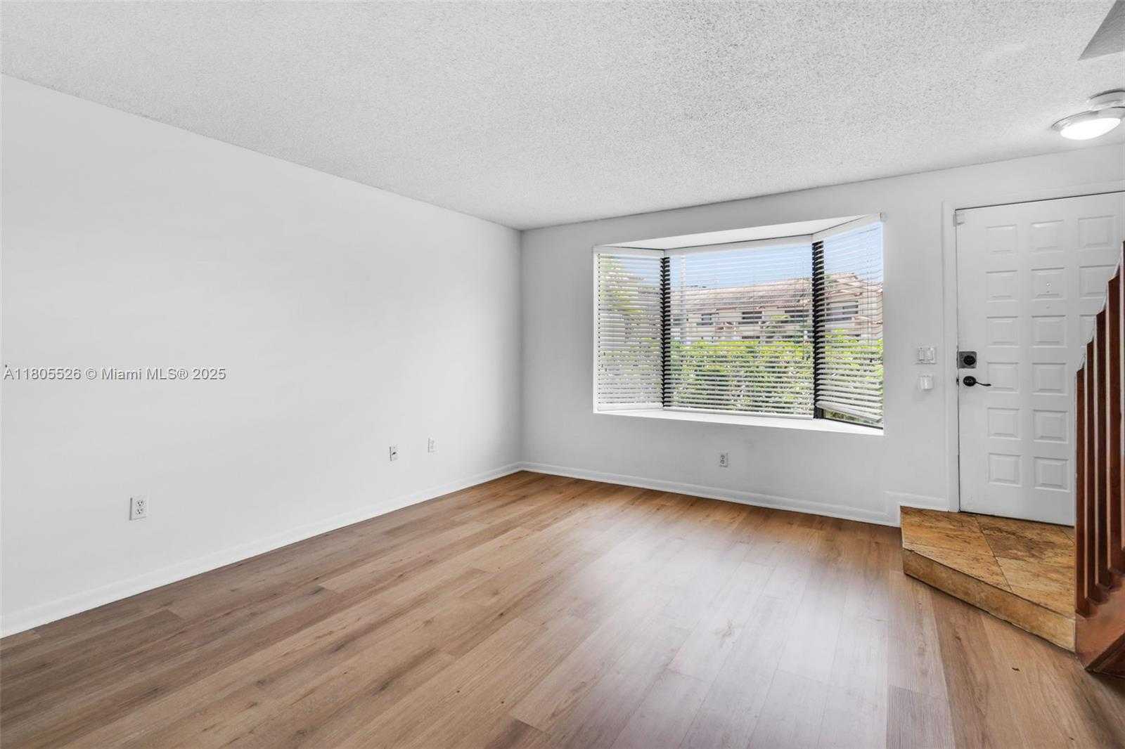 Small Image of 10202 SOUTH WEST 77TH CT, Miami Number 4