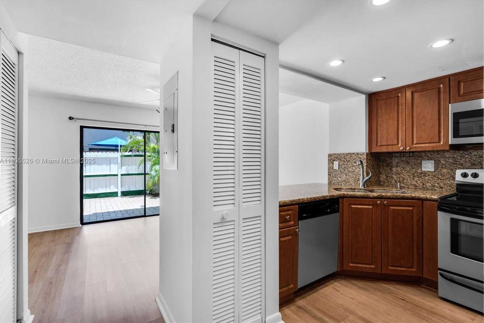 Small Image of 10202 SOUTH WEST 77TH CT, Miami Number 6