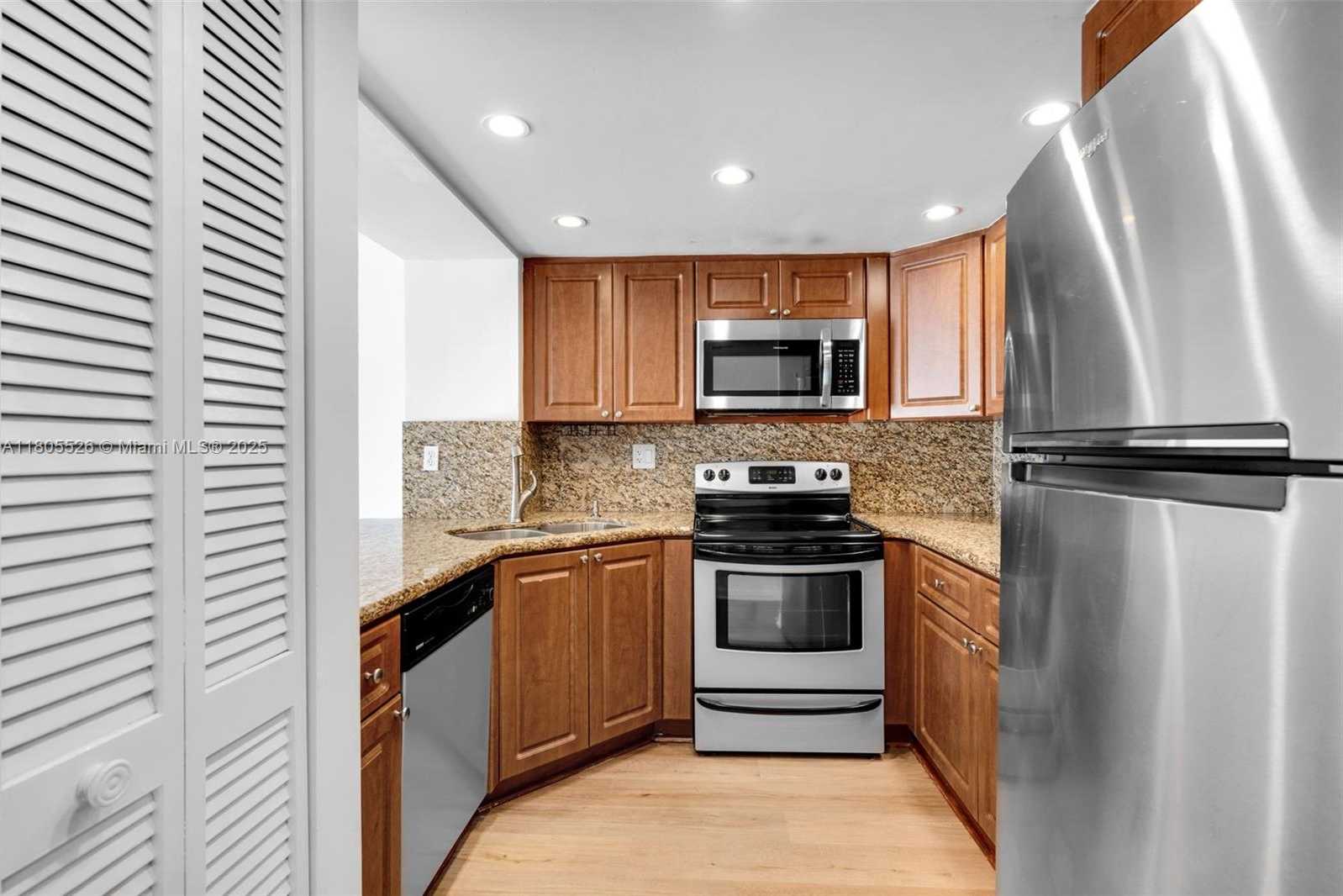 Small Image of 10202 SOUTH WEST 77TH CT, Miami Number 8