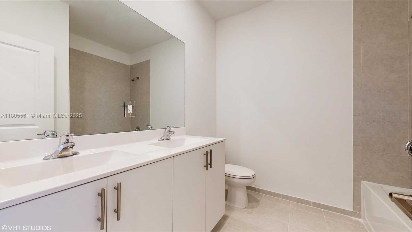 Small Image of 10004 SOUTH WEST 231 LN, Miami Number 12