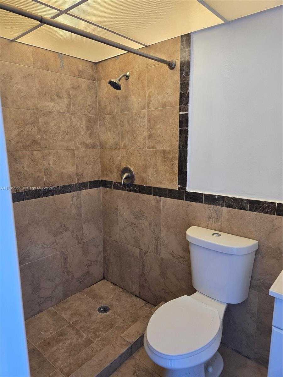 Small Image of 9375 FONTAINEBLEAU BLVD #L433, Miami Number 10