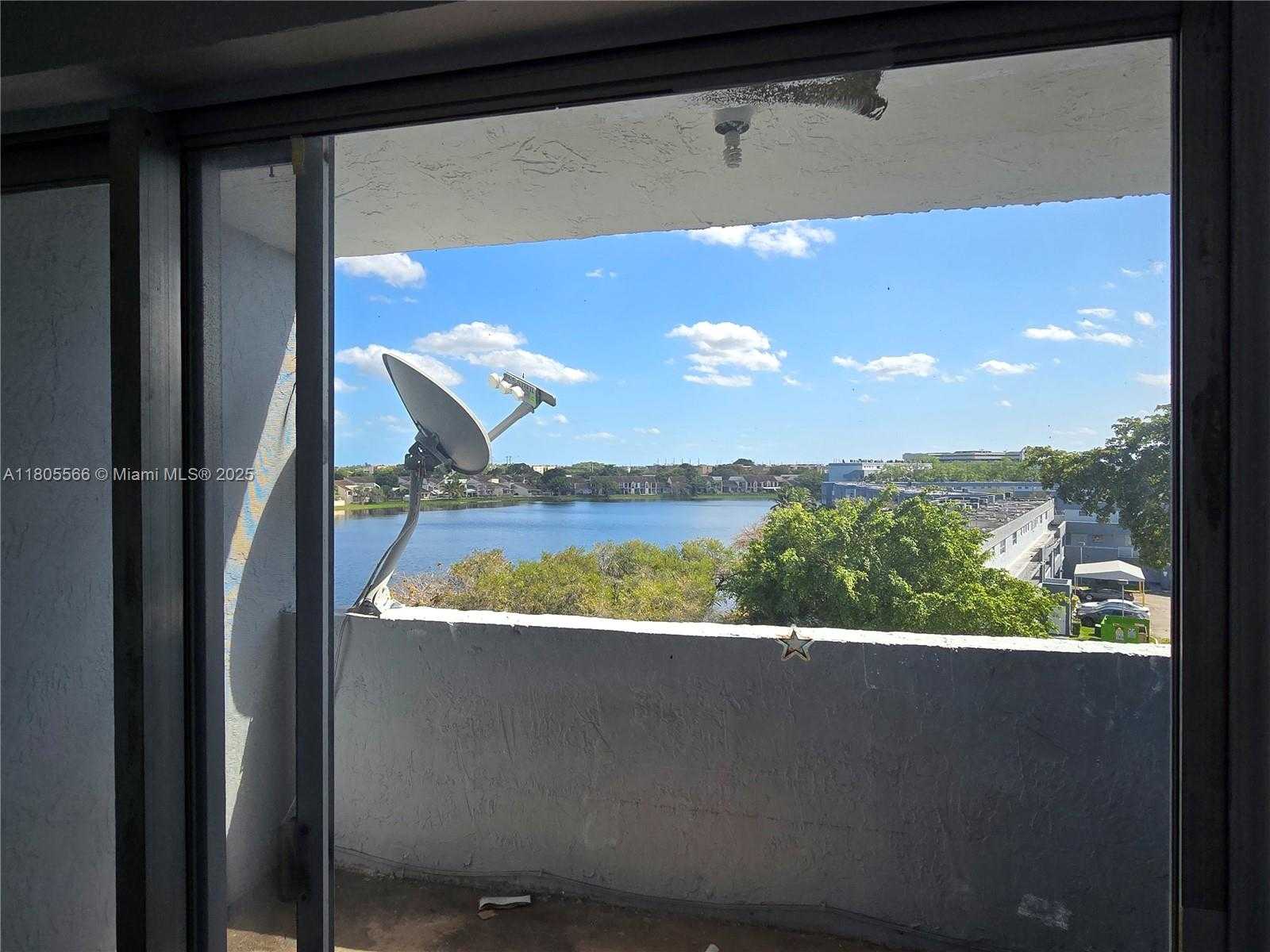 Small Image of 9375 FONTAINEBLEAU BLVD #L433, Miami Number 12