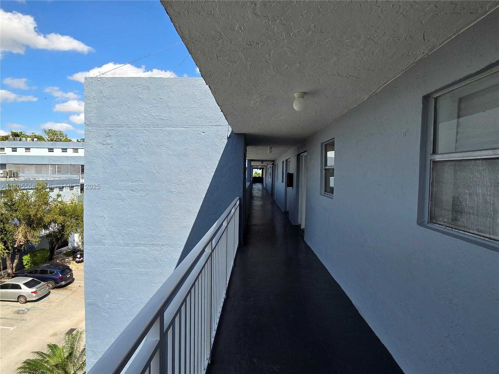 Small Image of 9375 FONTAINEBLEAU BLVD #L433, Miami Number 15