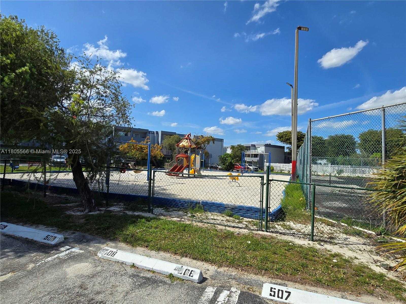 Small Image of 9375 FONTAINEBLEAU BLVD #L433, Miami Number 16