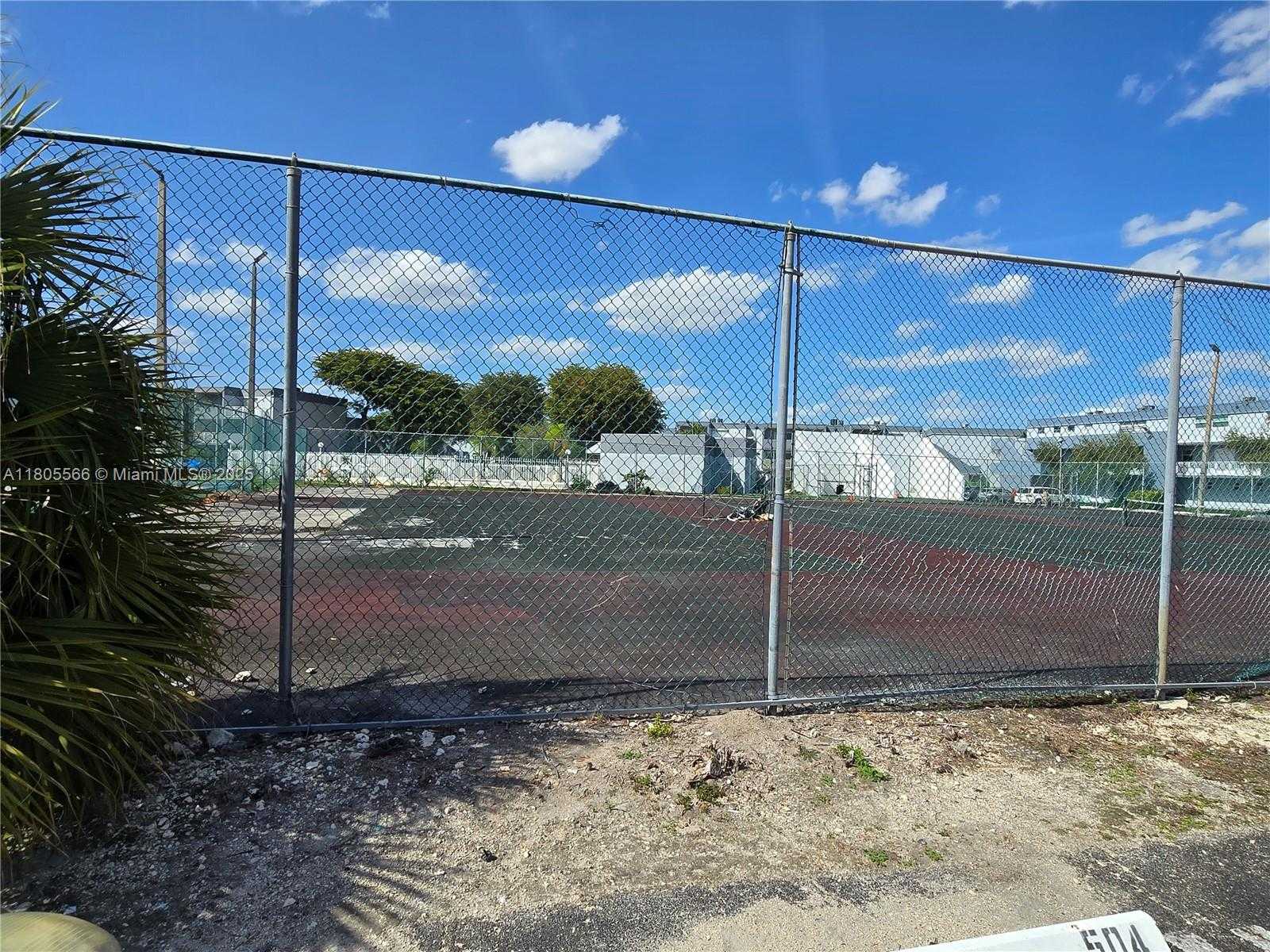 Small Image of 9375 FONTAINEBLEAU BLVD #L433, Miami Number 17