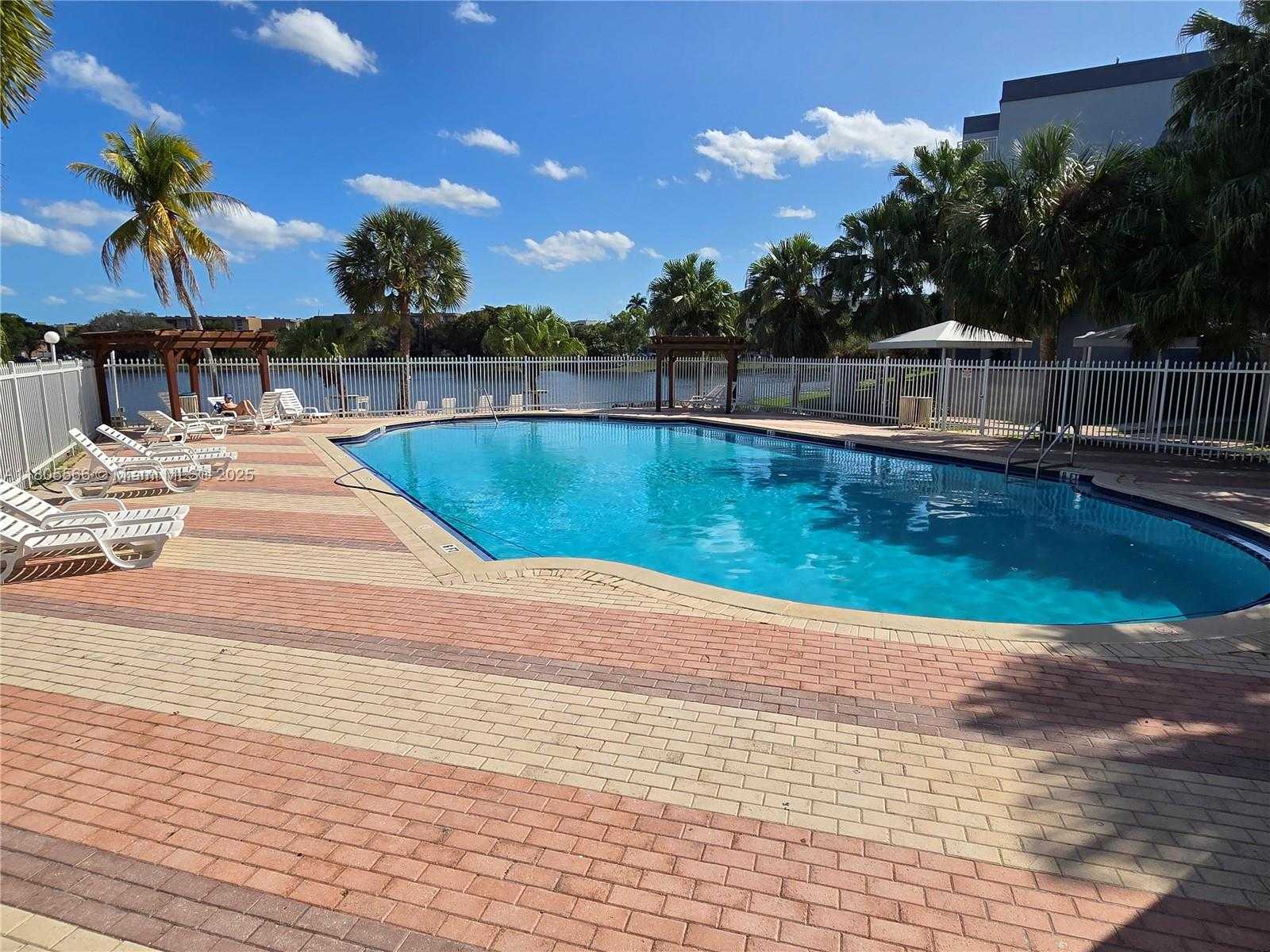 Small Image of 9375 FONTAINEBLEAU BLVD #L433, Miami Number 18