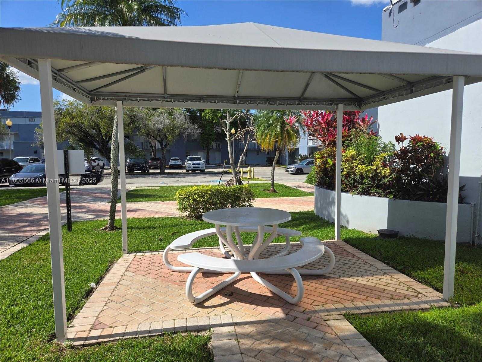 Small Image of 9375 FONTAINEBLEAU BLVD #L433, Miami Number 19