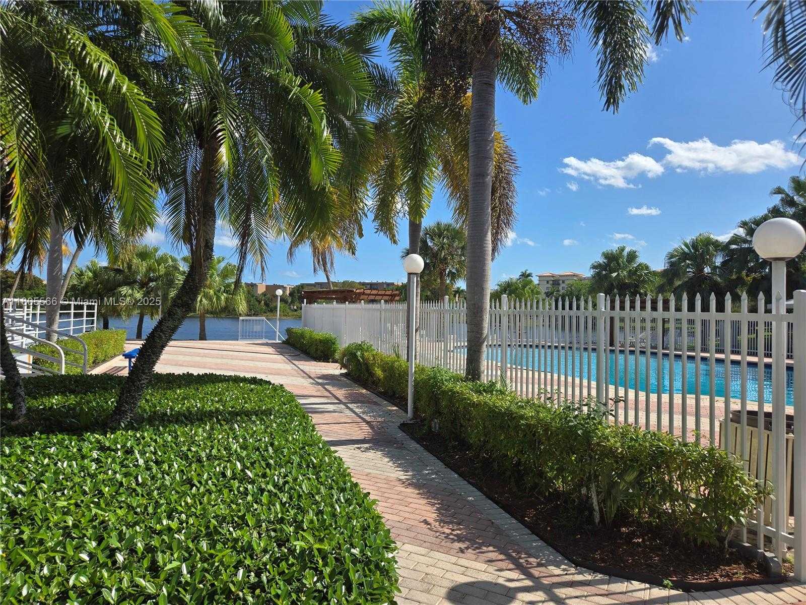 Small Image of 9375 FONTAINEBLEAU BLVD #L433, Miami Number 20