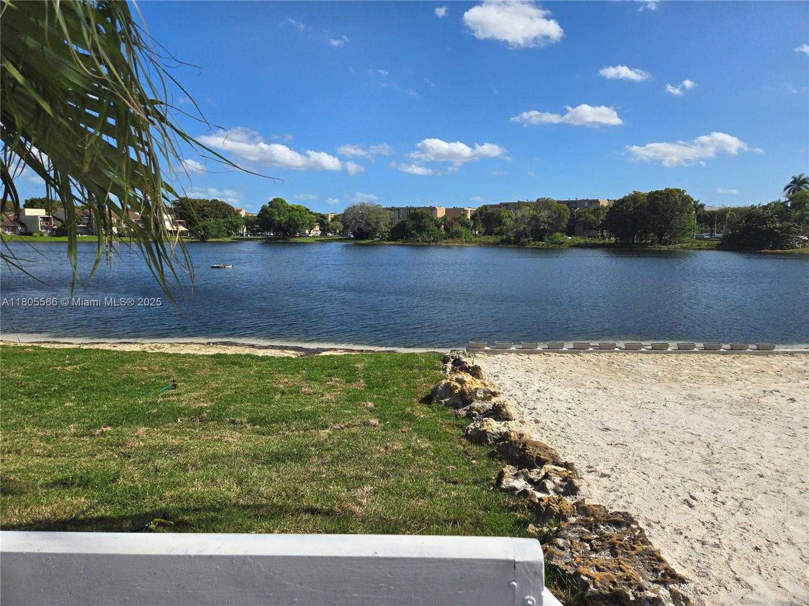 Small Image of 9375 FONTAINEBLEAU BLVD #L433, Miami Number 22
