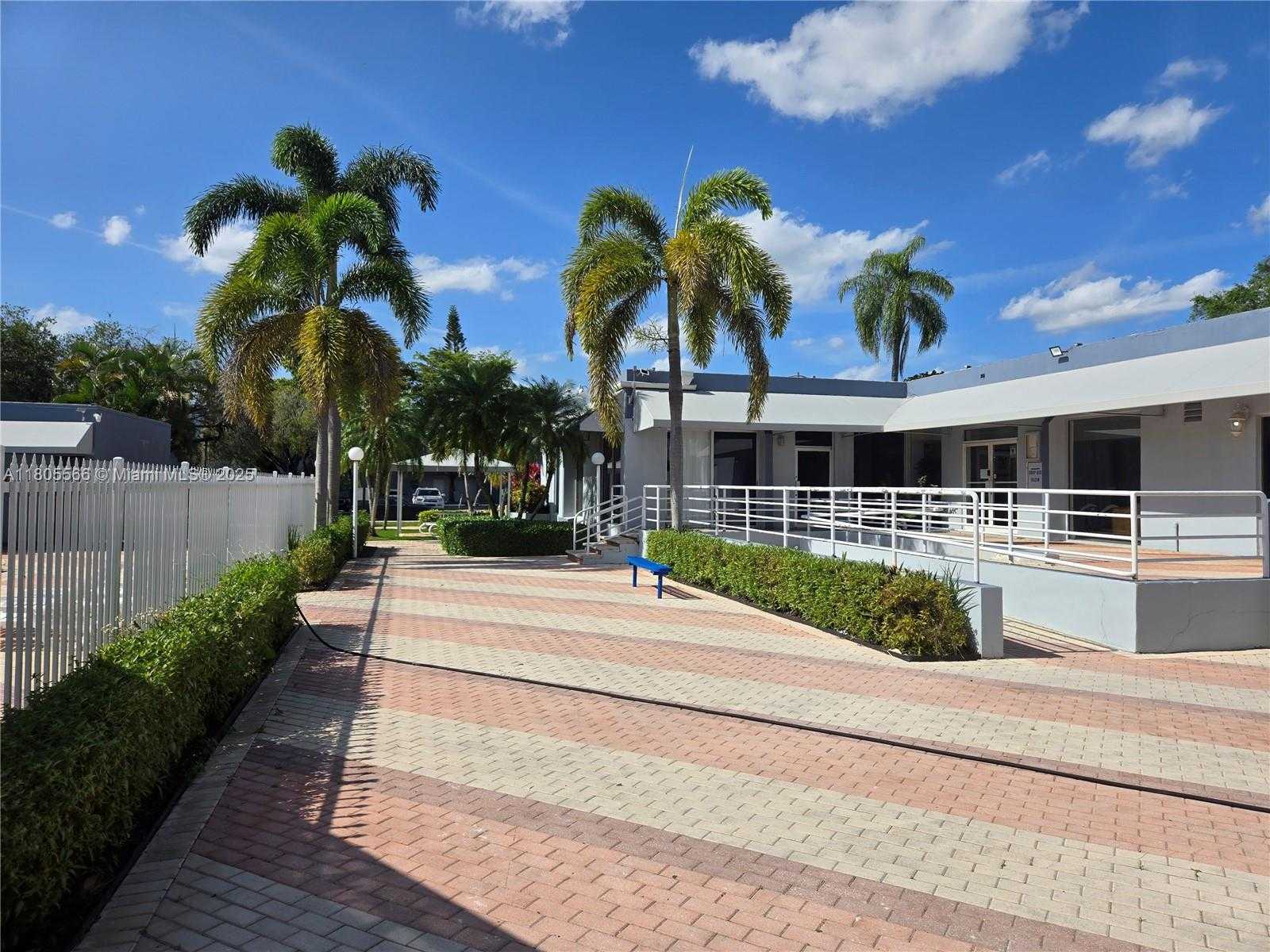 Small Image of 9375 FONTAINEBLEAU BLVD #L433, Miami Number 23