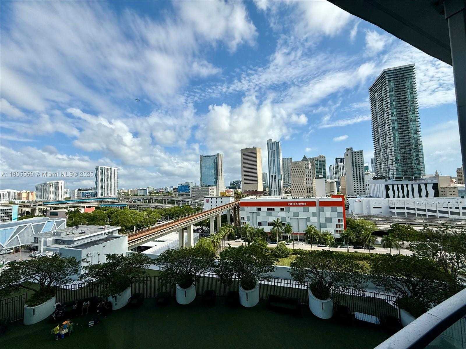 Small Image of 90 NW 3rd St, Miami, FL 33128, USA Number 16