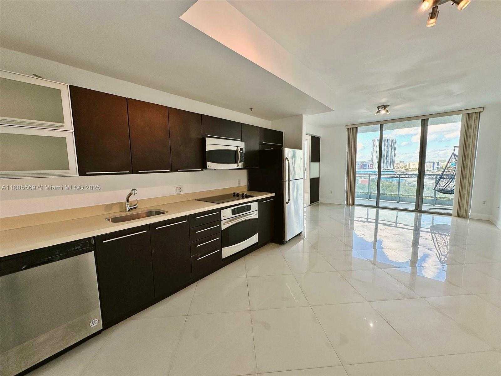 Small Image of 90 NW 3rd St, Miami, FL 33128, USA Number 17