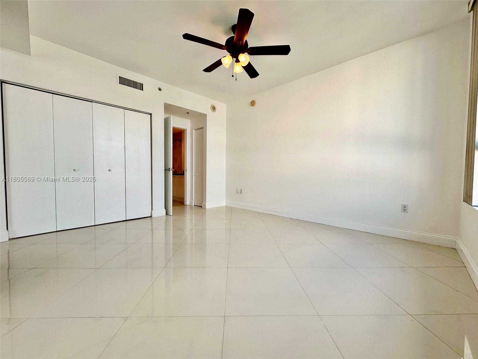 Small Image of 90 NW 3rd St, Miami, FL 33128, USA Number 19