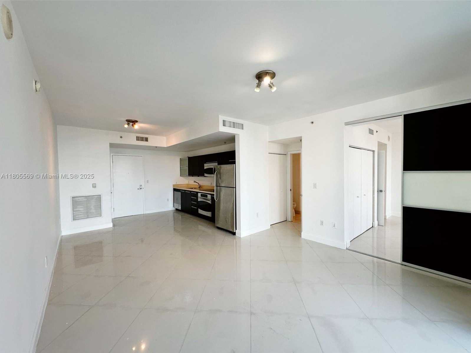 Small Image of 90 NW 3rd St, Miami, FL 33128, USA Number 20