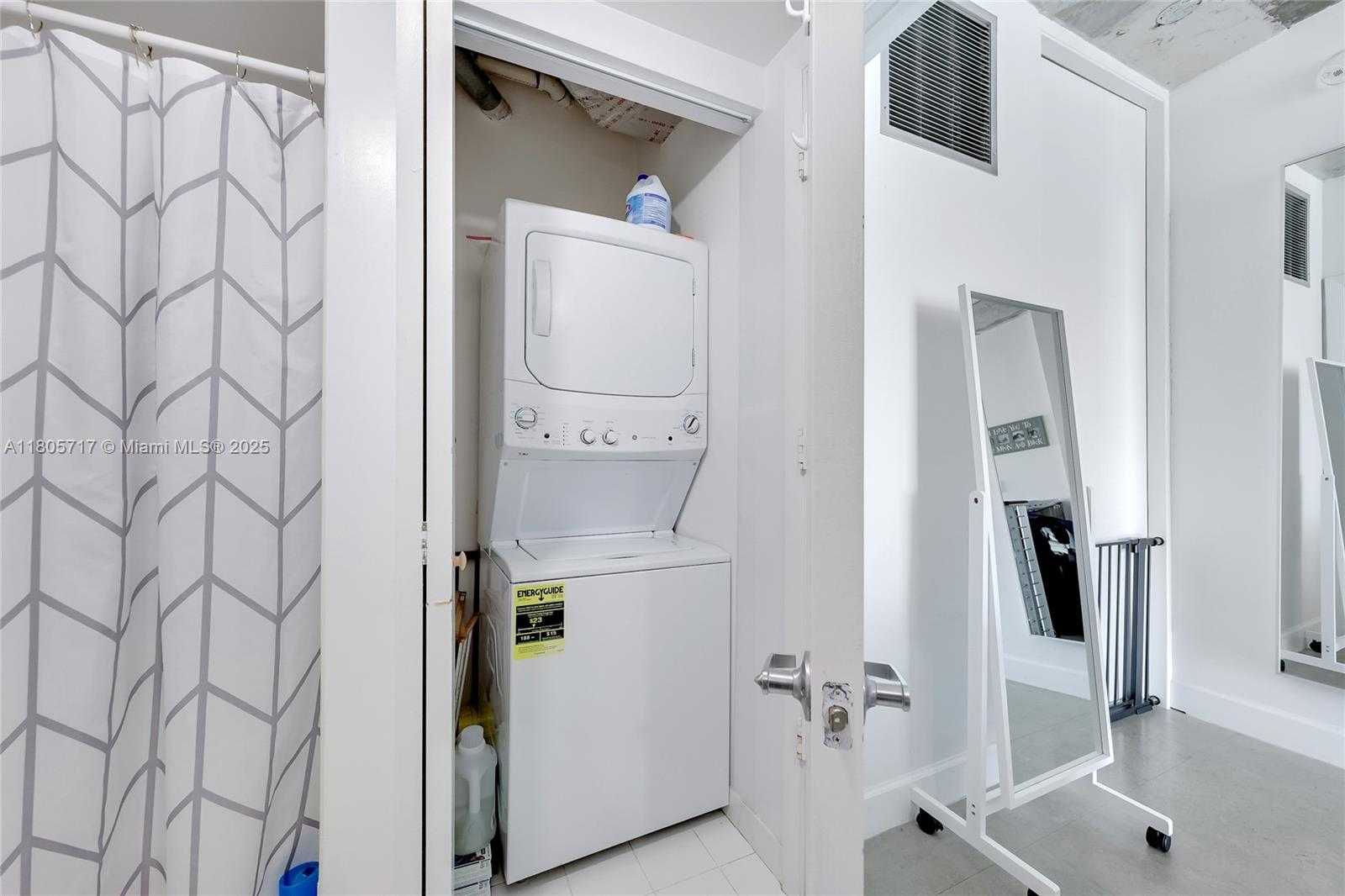 Small Image of 690 SOUTH WEST 1ST CT #2109, Miami Number 12