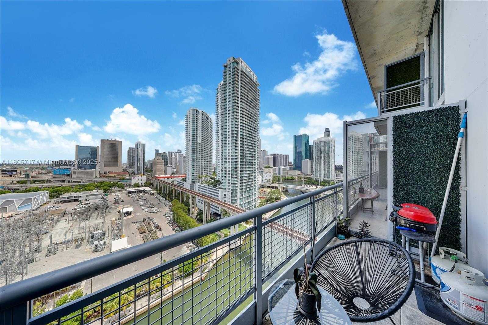 Small Image of 690 SOUTH WEST 1ST CT #2109, Miami Number 3