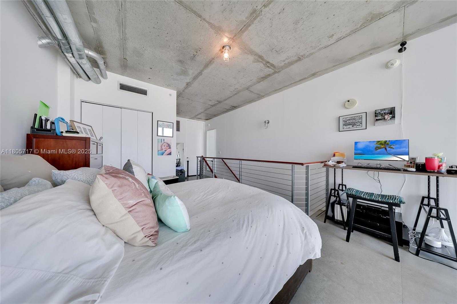 Small Image of 690 SOUTH WEST 1ST CT #2109, Miami Number 9