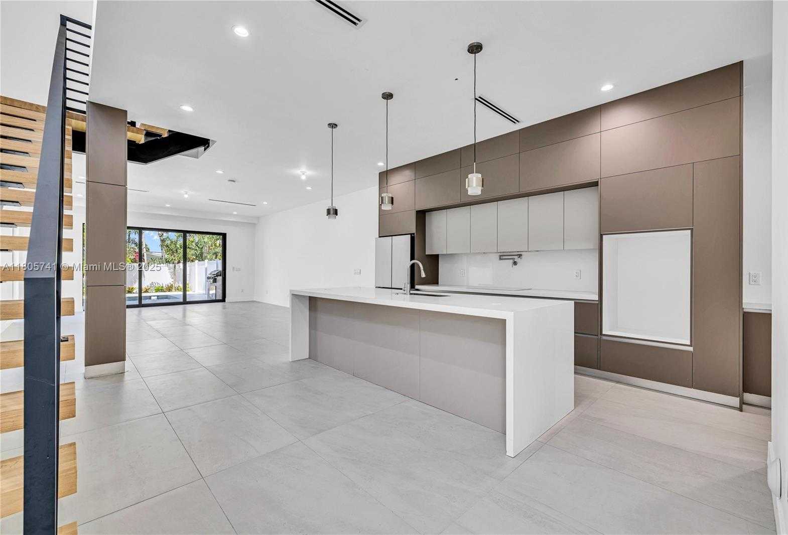 Small Image of 1233 NORTH EAST 12TH AVE #B, Fort Lauderdale Number 2