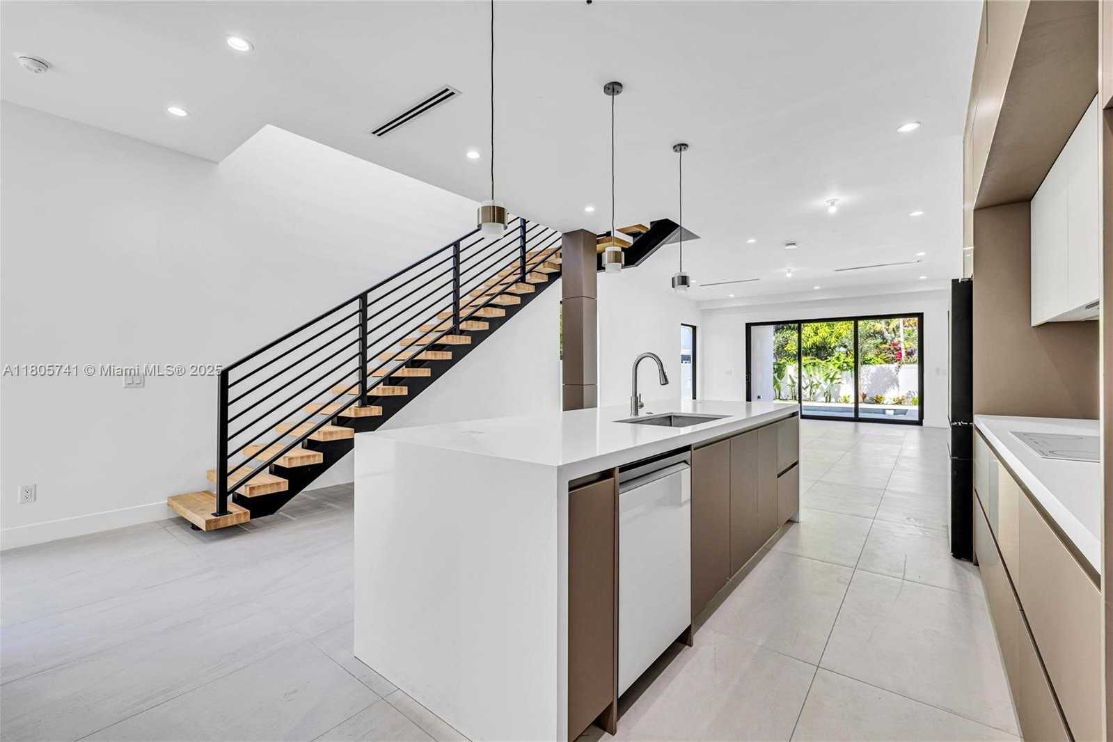 Small Image of 1233 NORTH EAST 12TH AVE #B, Fort Lauderdale Number 5