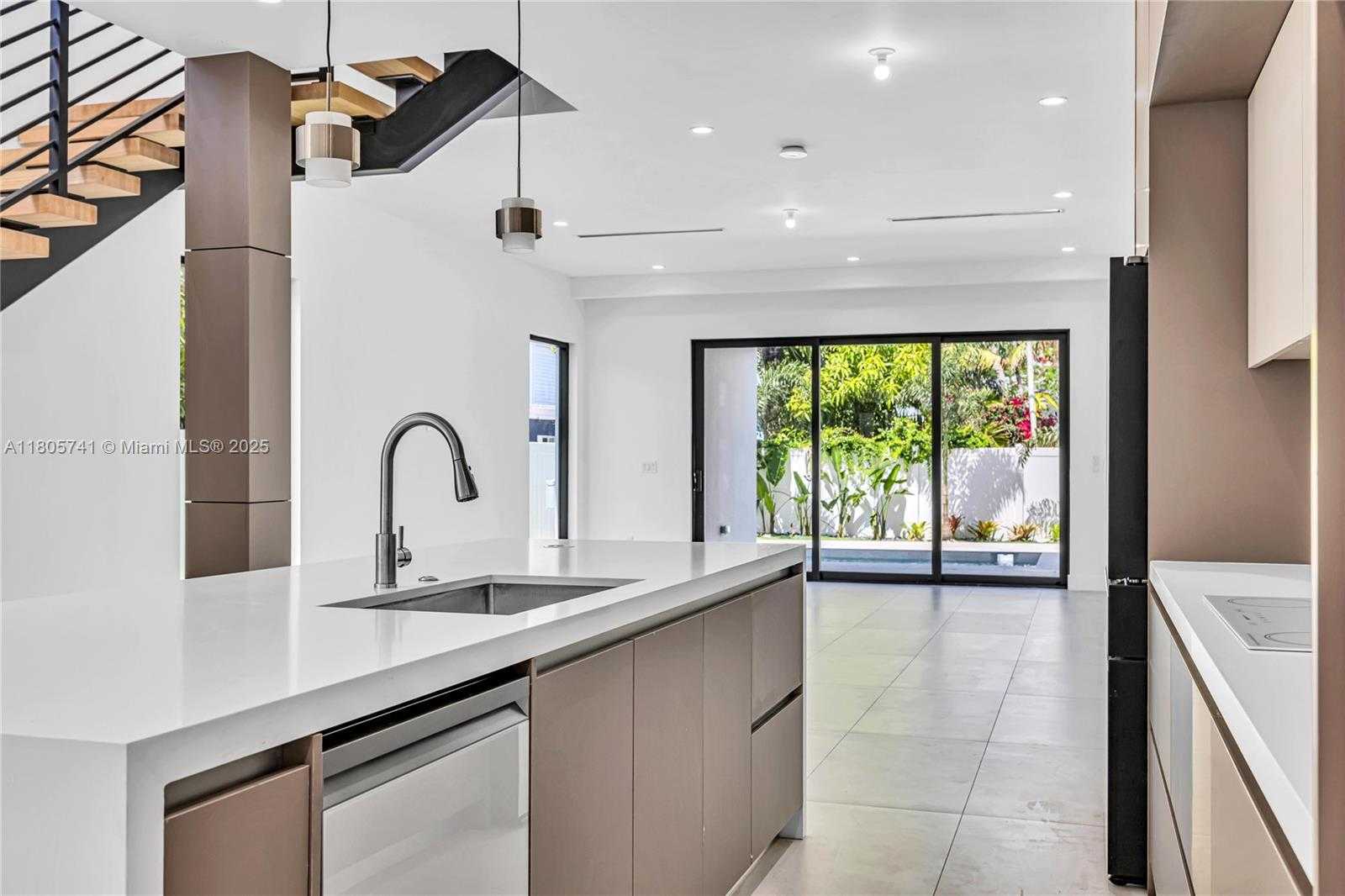 Small Image of 1233 NORTH EAST 12TH AVE #B, Fort Lauderdale Number 6