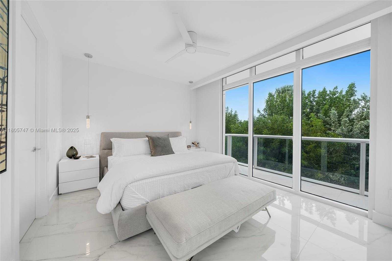 Small Image of 100 SOUTH POINTE DR #TH-13, Miami Beach Number 24