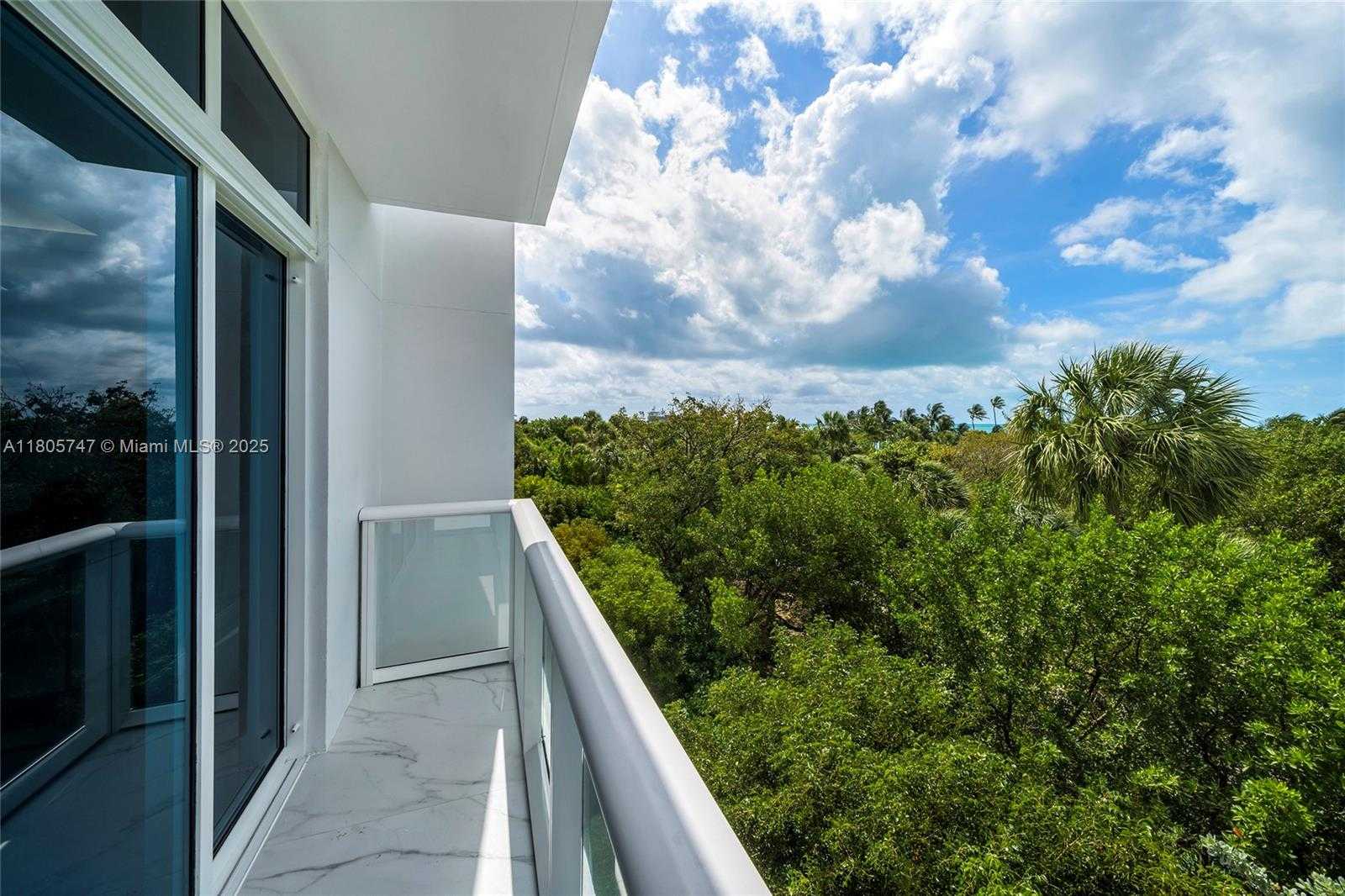 Small Image of 100 SOUTH POINTE DR #TH-13, Miami Beach Number 27