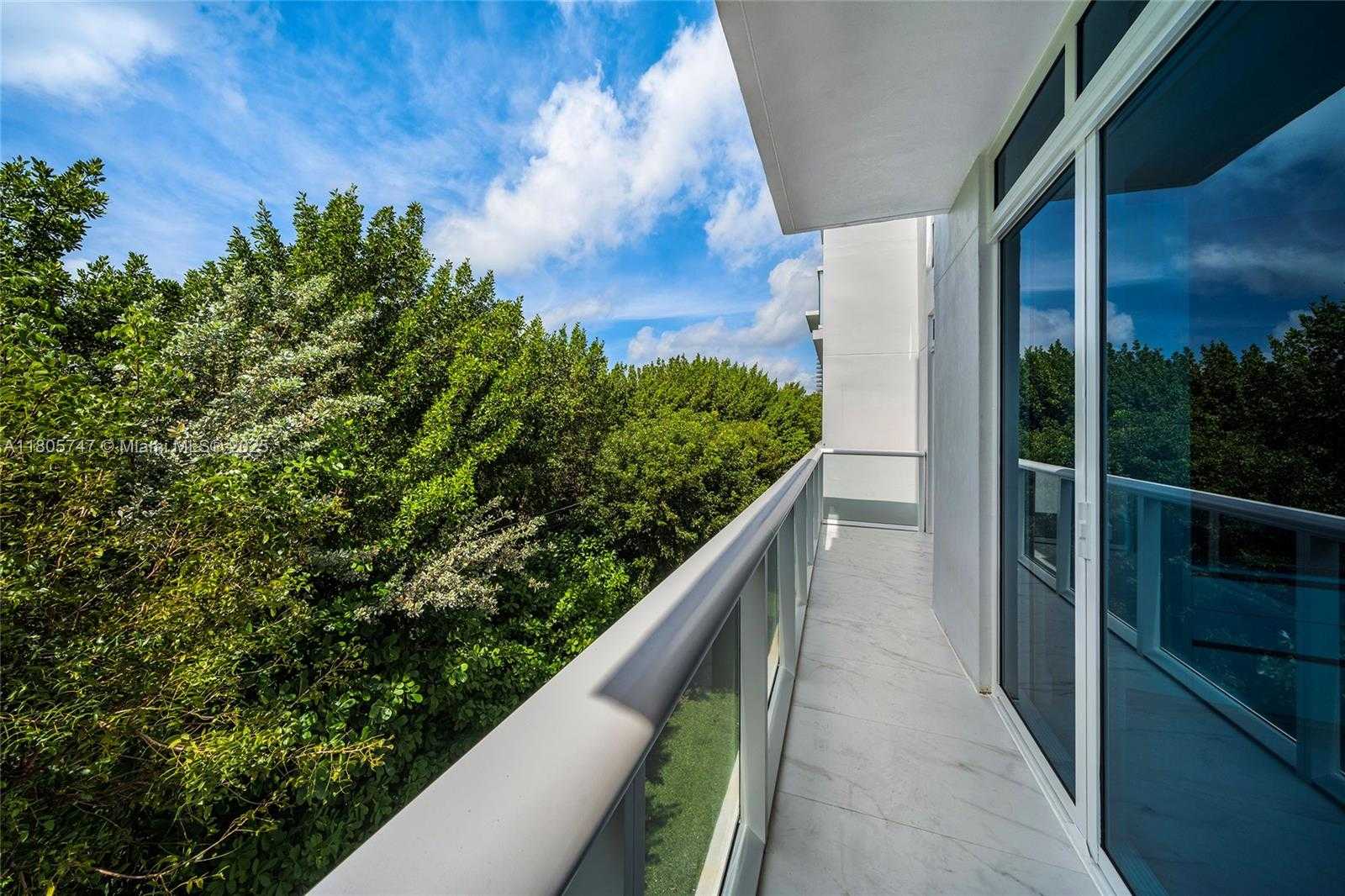 Small Image of 100 SOUTH POINTE DR #TH-13, Miami Beach Number 28