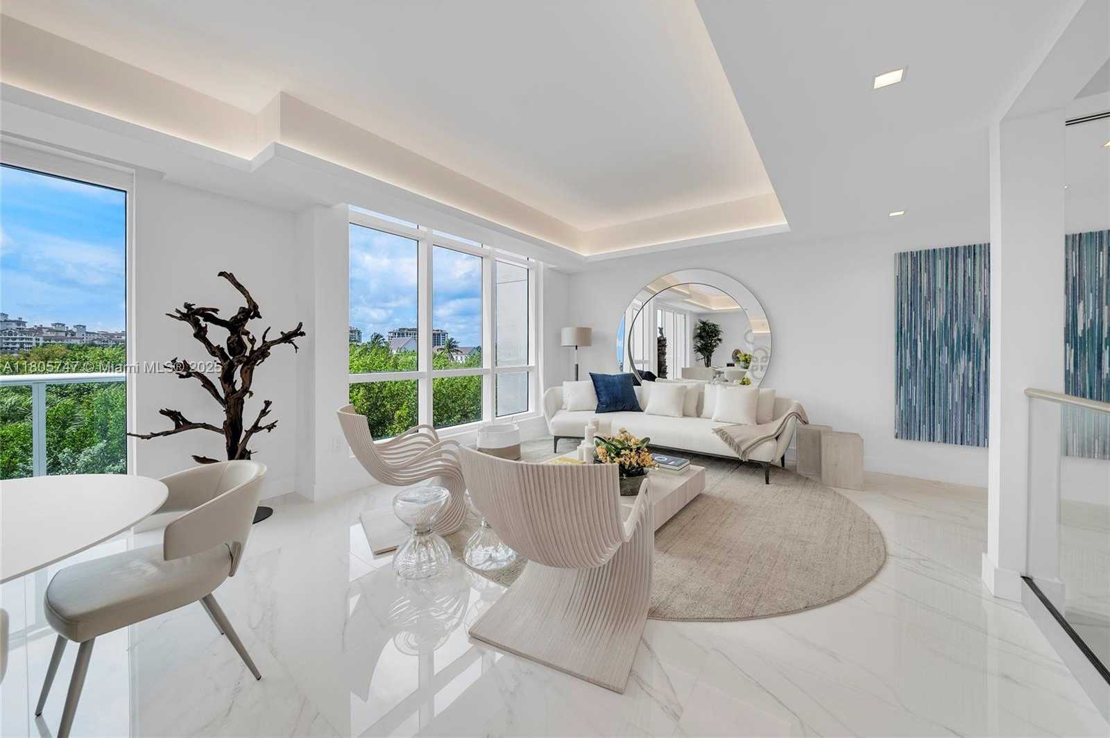 Small Image of 100 SOUTH POINTE DR #TH-13, Miami Beach Number 3