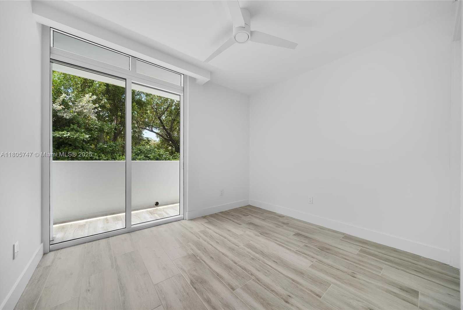 Small Image of 100 SOUTH POINTE DR #TH-13, Miami Beach Number 36