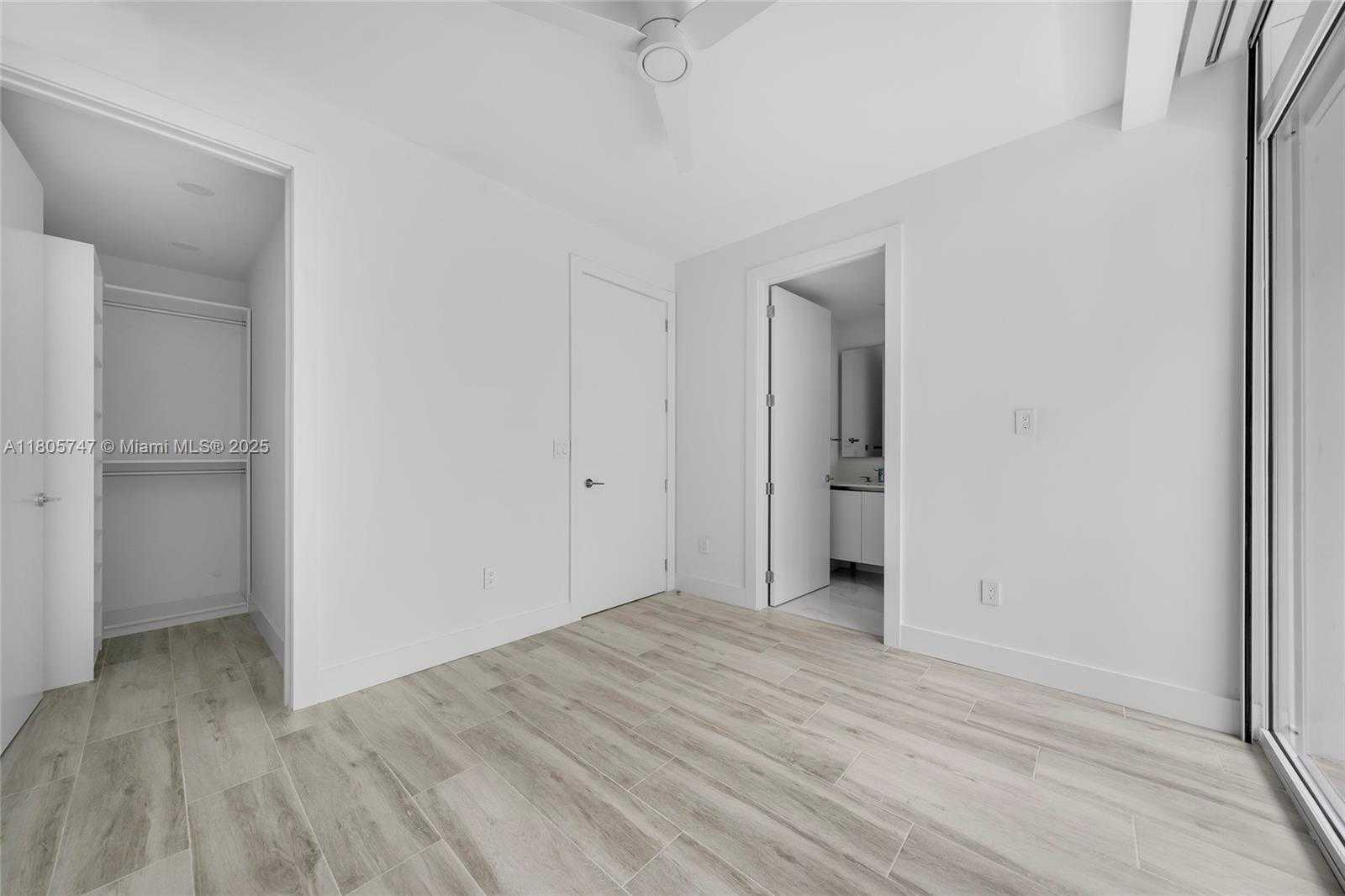 Small Image of 100 SOUTH POINTE DR #TH-13, Miami Beach Number 37