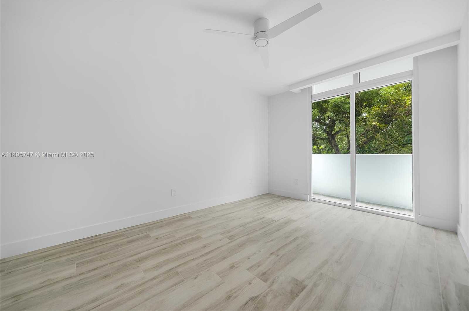 Small Image of 100 SOUTH POINTE DR #TH-13, Miami Beach Number 39