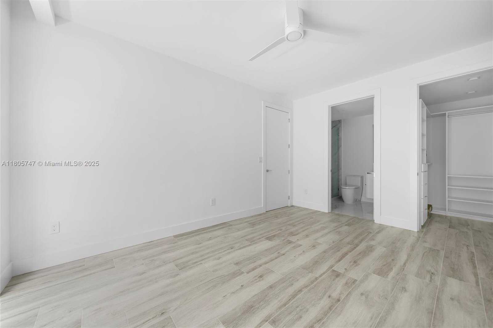 Small Image of 100 SOUTH POINTE DR #TH-13, Miami Beach Number 40