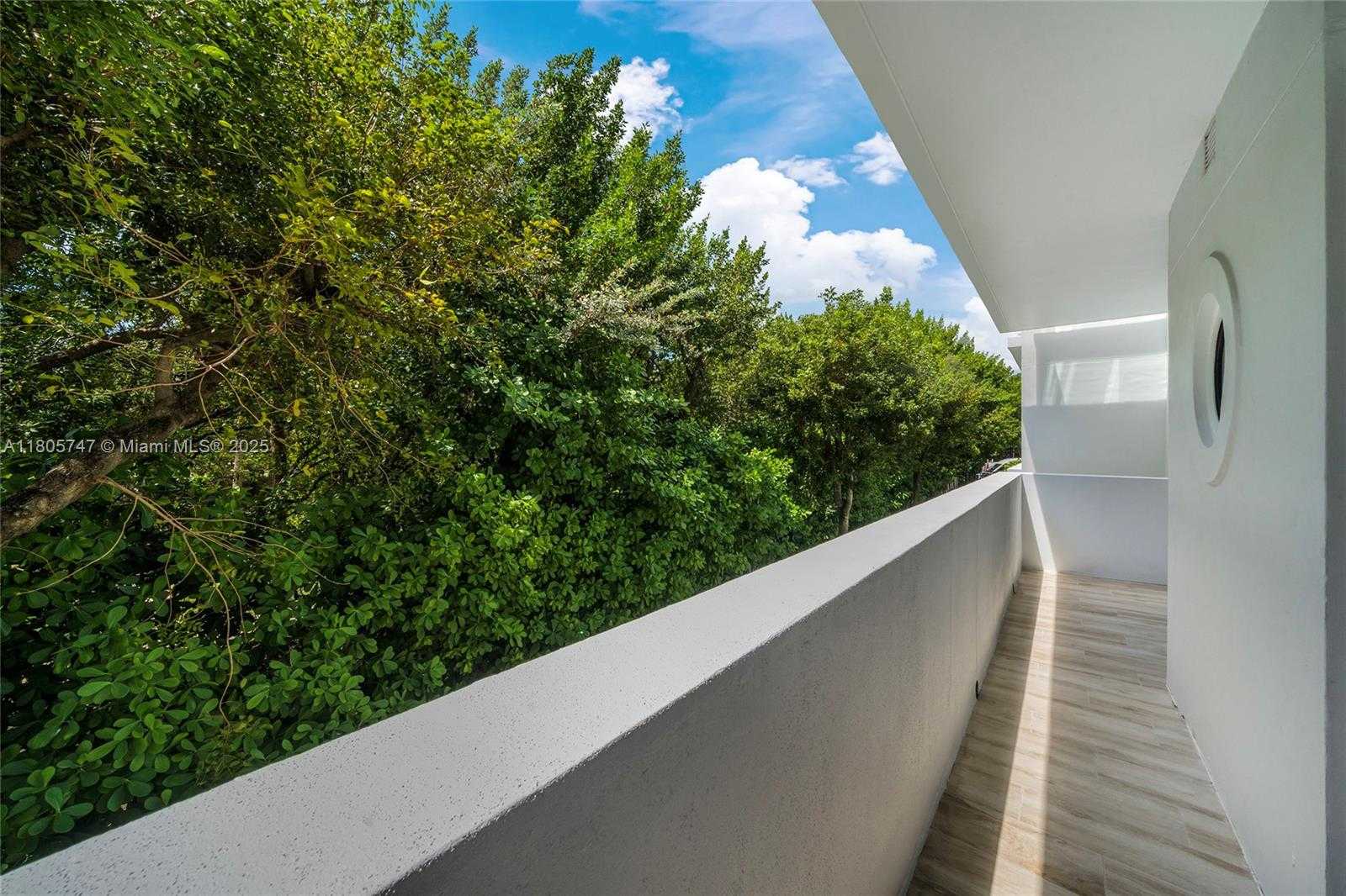 Small Image of 100 SOUTH POINTE DR #TH-13, Miami Beach Number 42