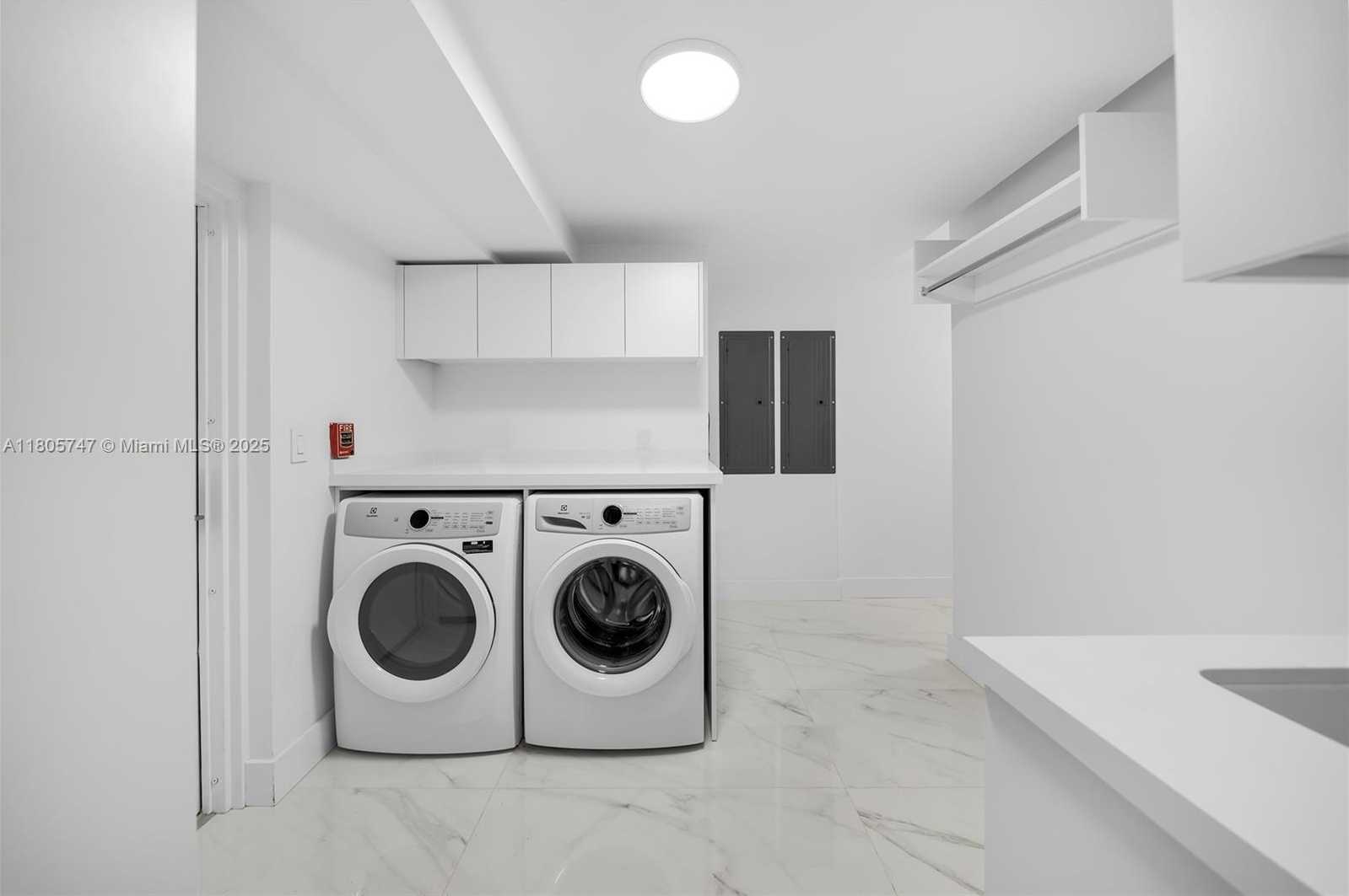 Small Image of 100 SOUTH POINTE DR #TH-13, Miami Beach Number 45