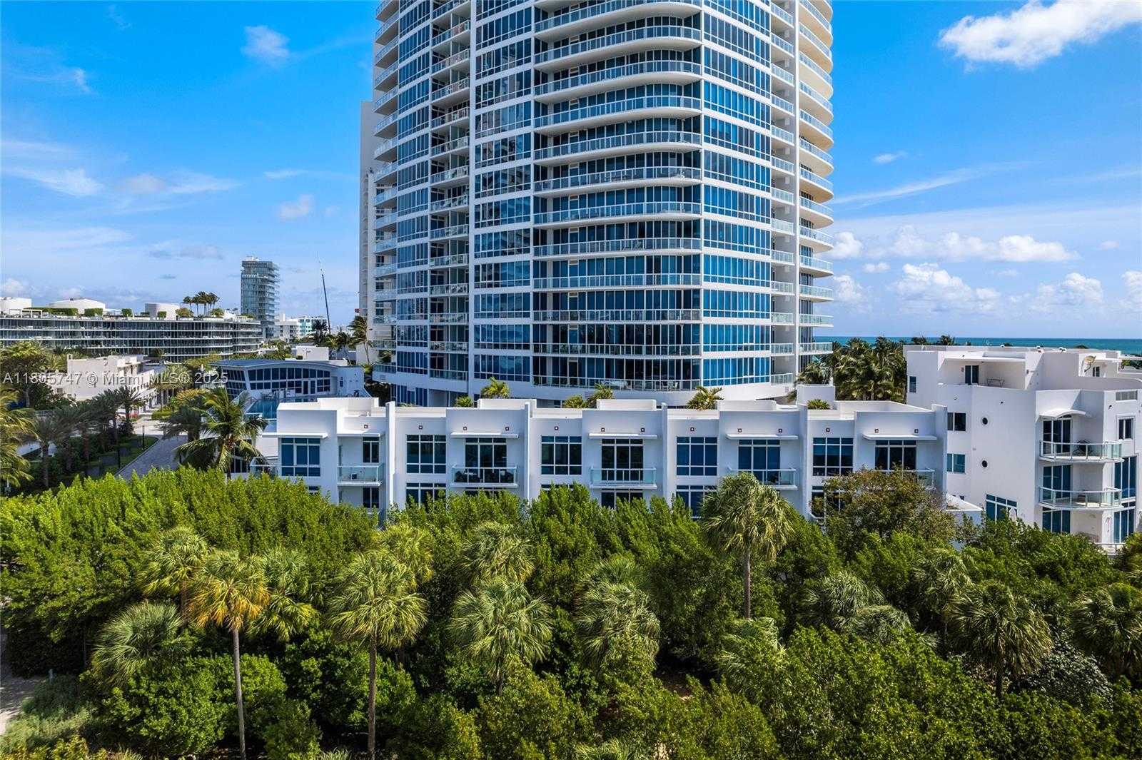 Small Image of 100 SOUTH POINTE DR #TH-13, Miami Beach Number 51