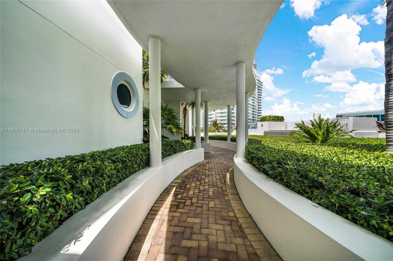 Small Image of 100 SOUTH POINTE DR #TH-13, Miami Beach Number 54