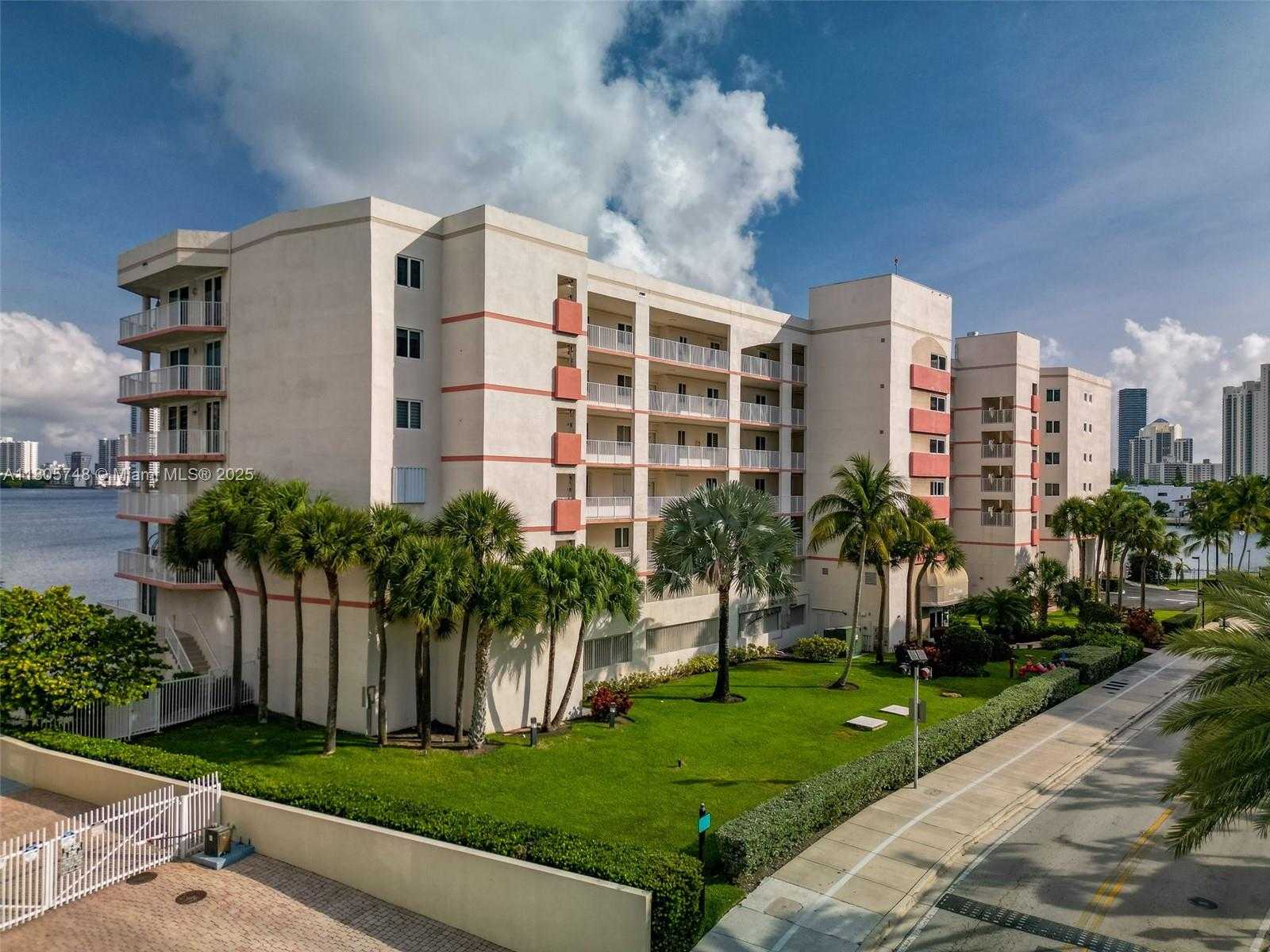 Small Image of 18260 NORTH BAY RD #316, Sunny Isles Beach Number 41