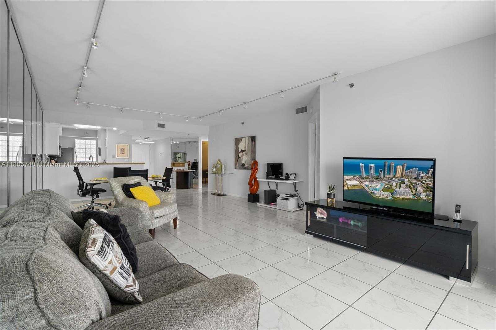 Small Image of 18260 NORTH BAY RD #316, Sunny Isles Beach Number 9