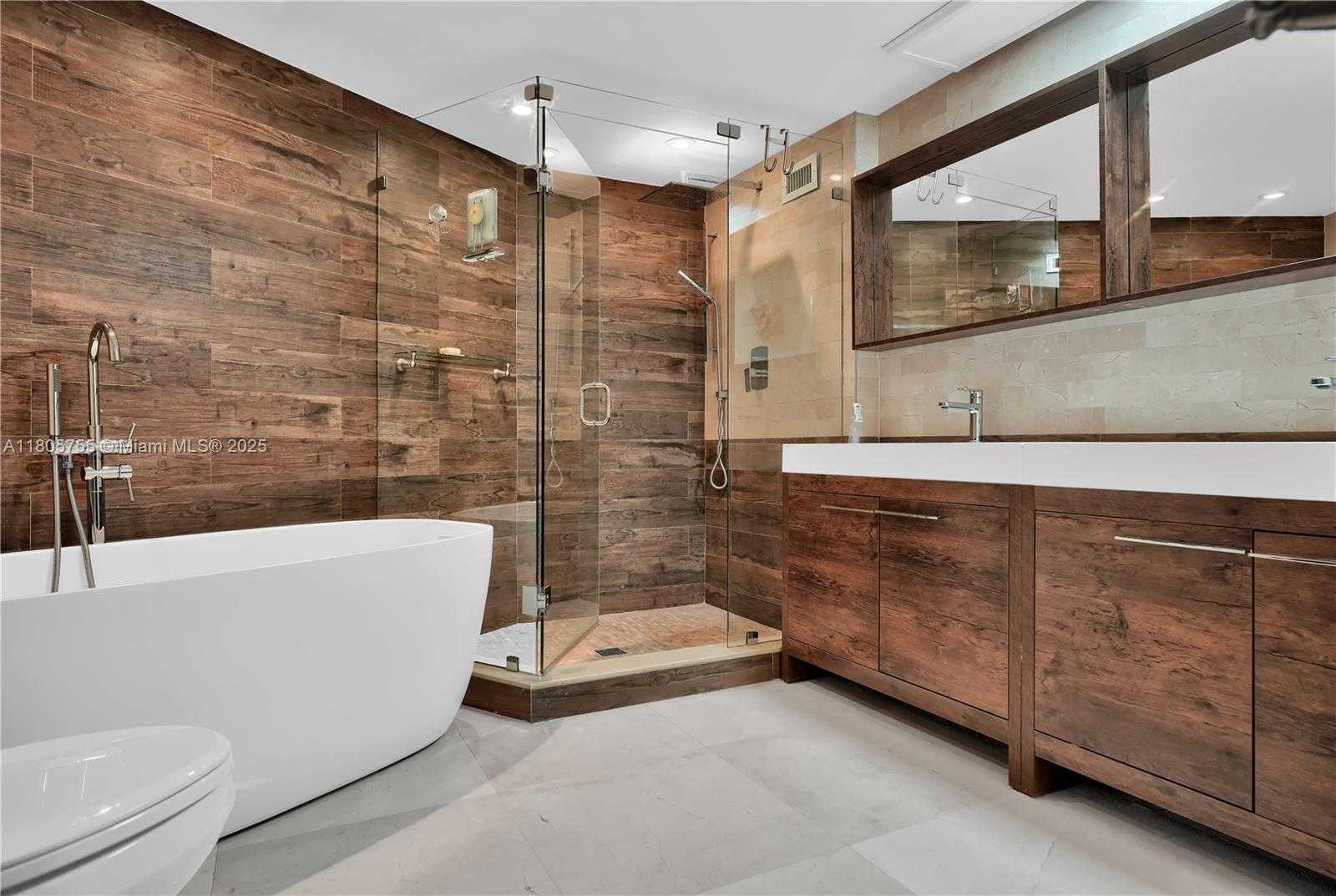 Small Image of 5660 COLLINS AVE #15B, Miami Beach Number 12